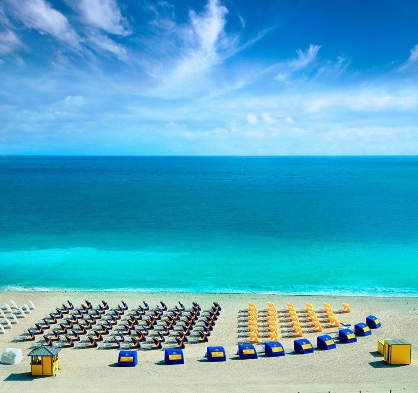 Parisian Hotel Miami Beach Exterior photo